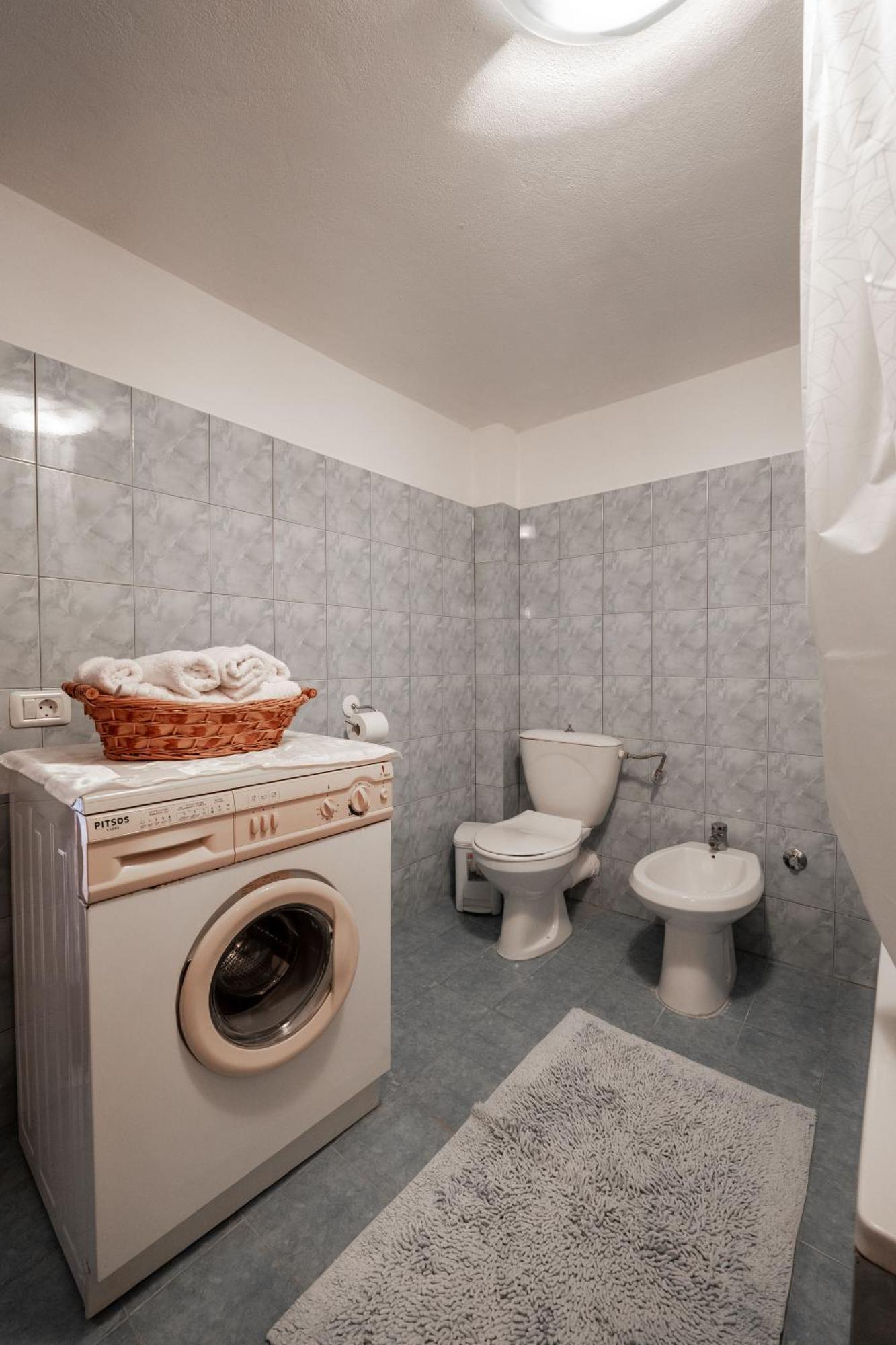 Apartamento Thimios 2 *